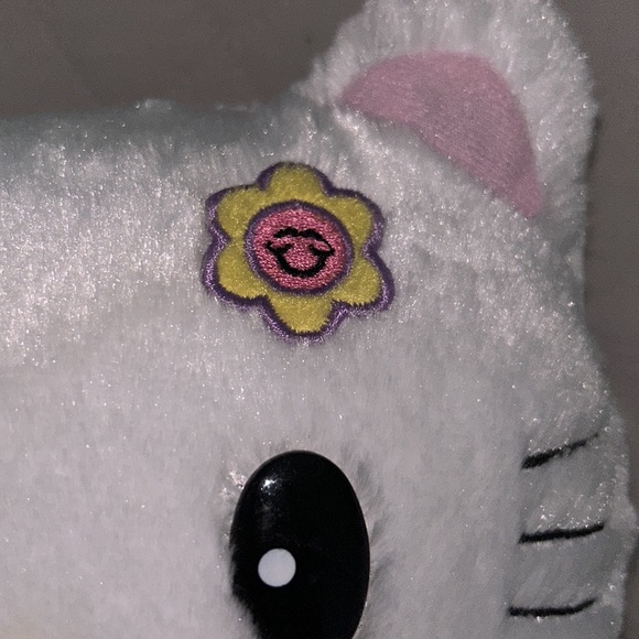 HELLO KITTY PLUSH - Picture 6 of 6